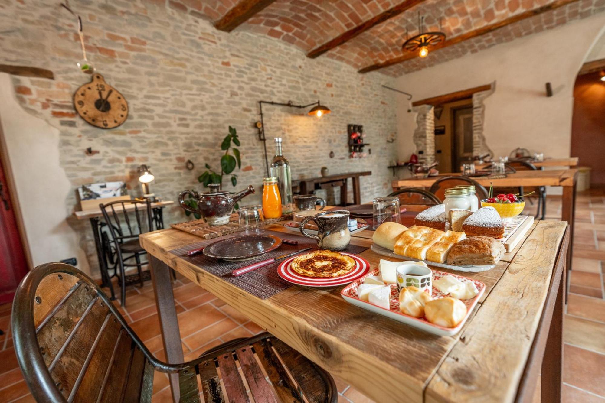 Bed and Breakfast Gilda E I Suoi Amici Neive Zewnętrze zdjęcie